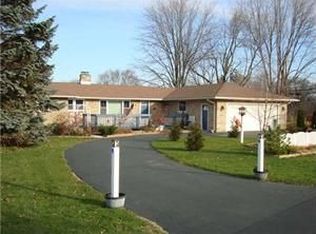 4356 Crescent Dr, Lockport, NY 14094