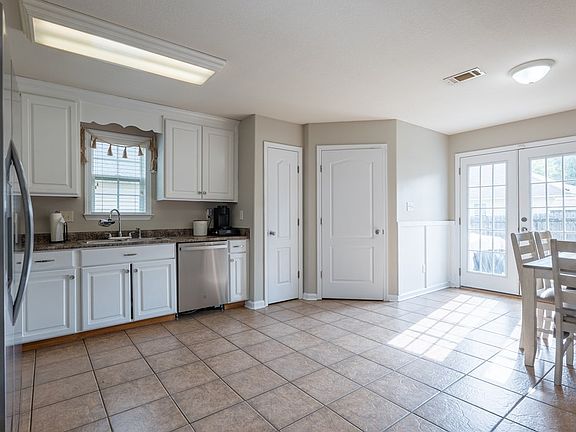 4th image of 2208 Chattooga Dr