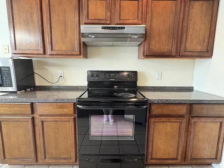 8016 S Klein Ave — Photo 7