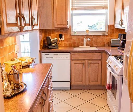 4th image of 5925 Shore Blvd S APT 204