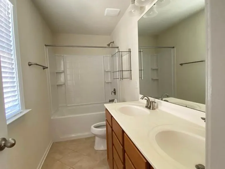 500 Lena Cir — Photo 17