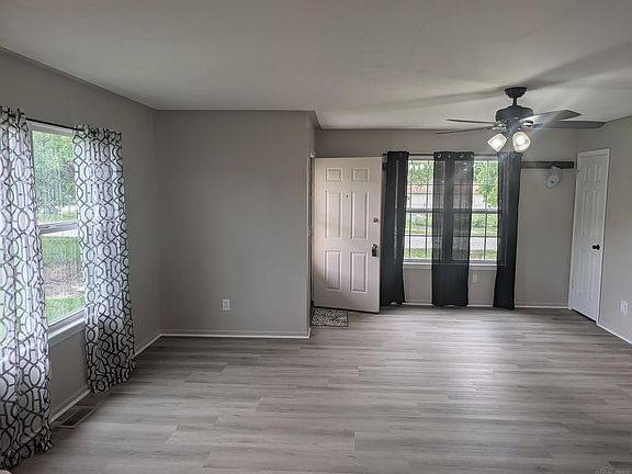 5th image of 2275 Lincoln Manor Dr
