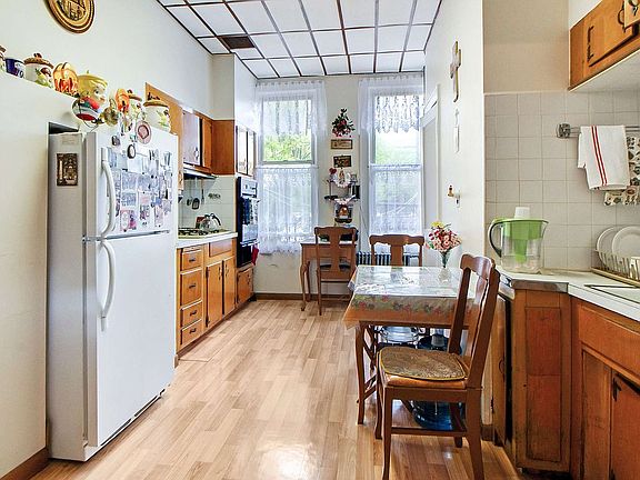 5th image of 117 N 4th St #8
