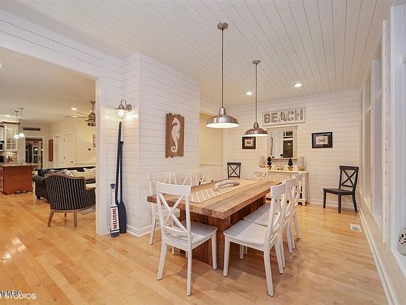5th image of 16031 Greenwood Ave #10