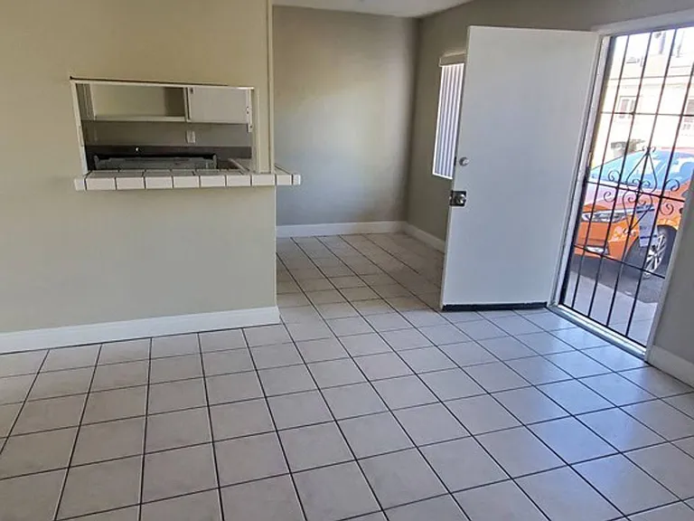 2039 Wallace Ave — Photo 9