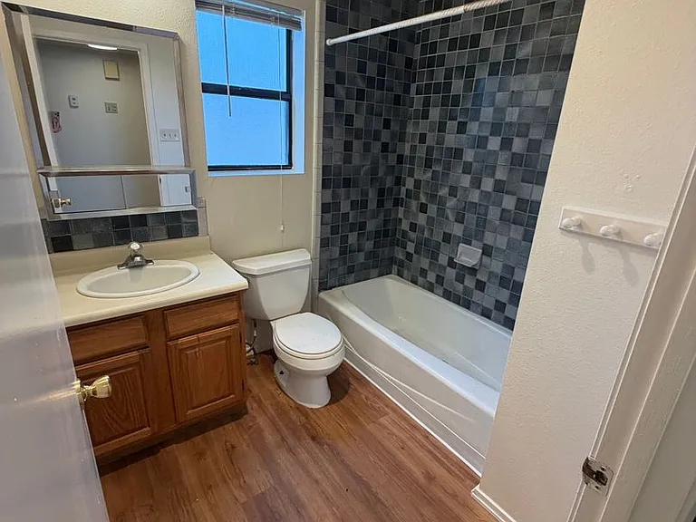 1405 Dr Martin Luther King Jr Ave NE — Photo 1