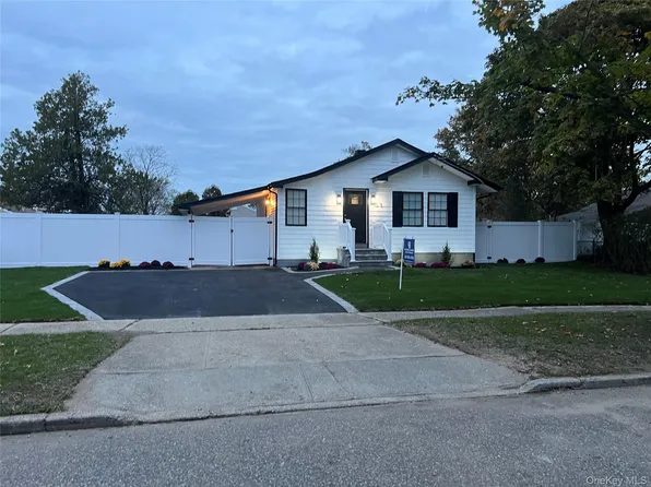 53 E Elm Street, Central Islip, NY 11722