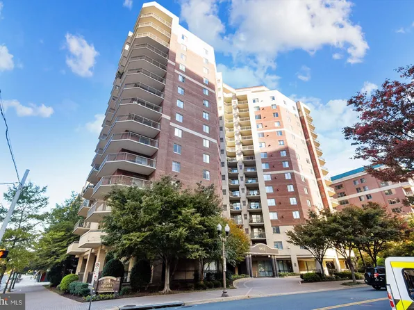 901 N Monroe St APT 801, Arlington, VA 22201