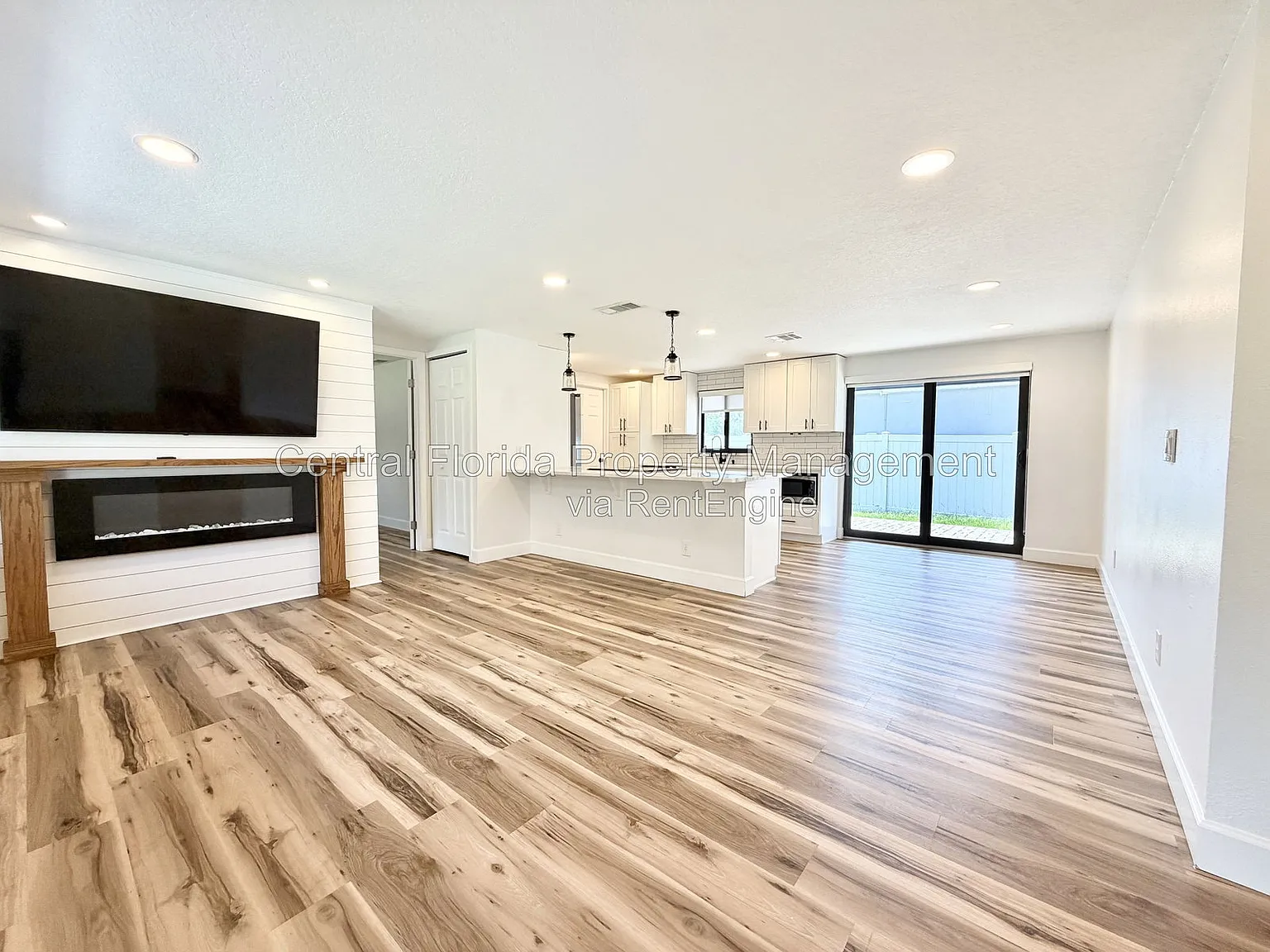 3 bed, 2.0 bath, 1055 sqft, $2,499 — Photo 3