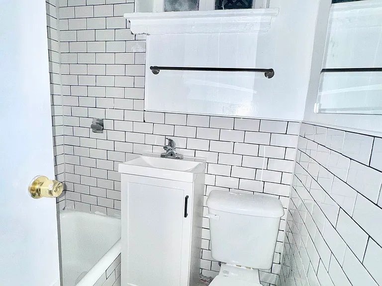 305 E 109th St #1 — Photo 6
