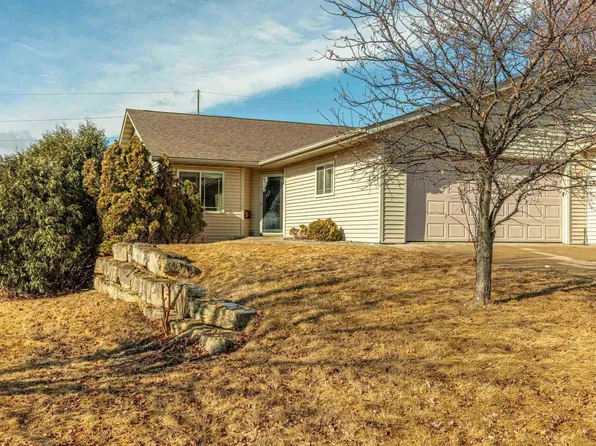 1010 Georgene St, Dodgeville, WI 53533
