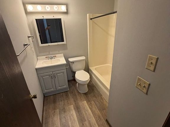 3rd image of 2326 Vogel Rd APT E