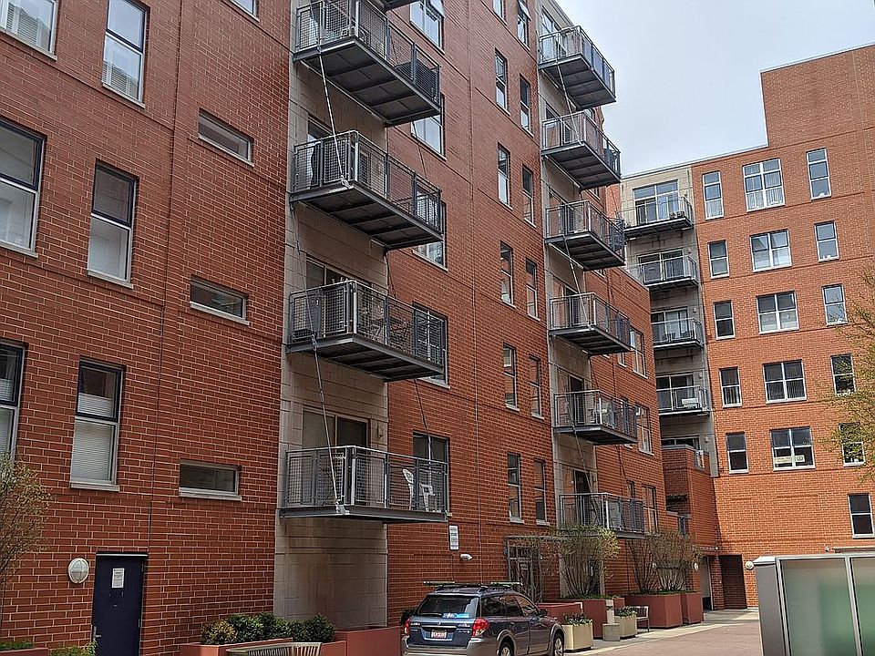 1st image of 1222 Chicago Ave APT 305