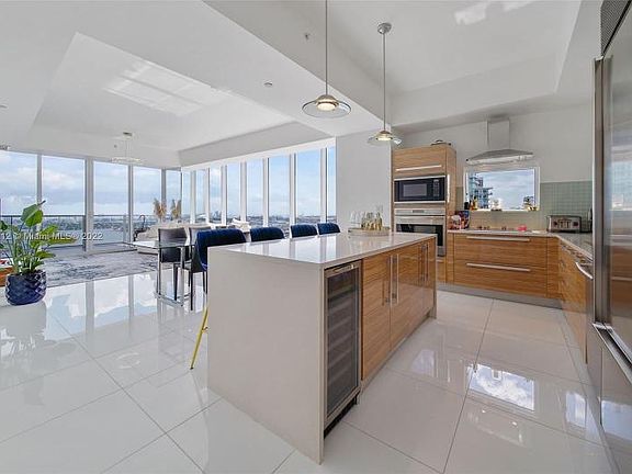 4th image of 2020 N Bayshore Dr APT 3610