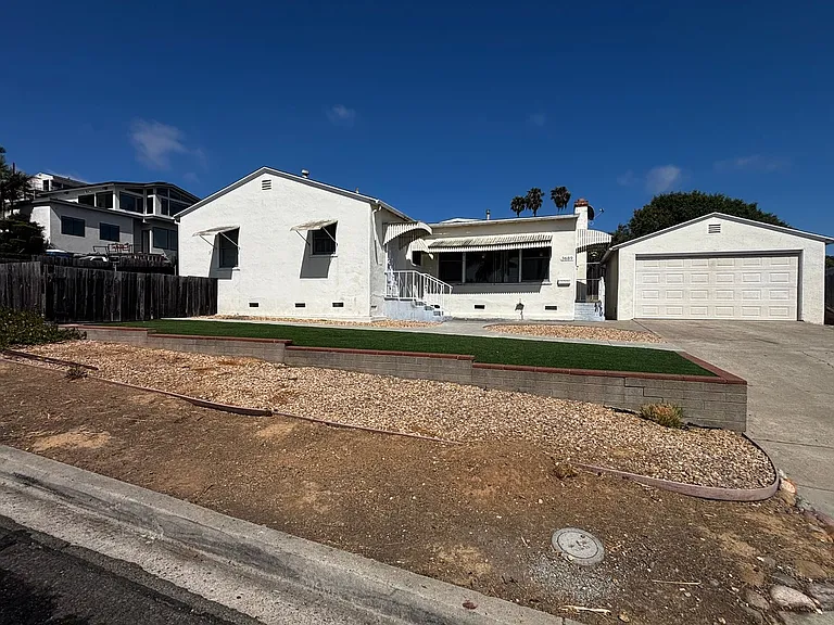 3689 Moultrie Ave — Photo 1
