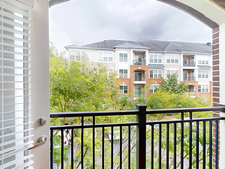 Signal Hill Apartment Homes — Photo 91