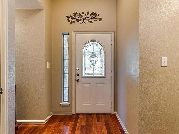 2nd image of 3017 Greenway Dr