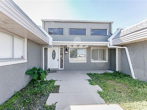 3rd image of 302 Buenaventura Blvd