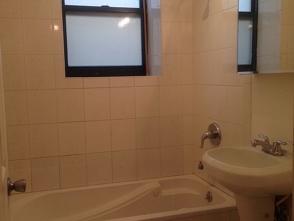 3rd image of 7207 S Yates Blvd APT 1A
