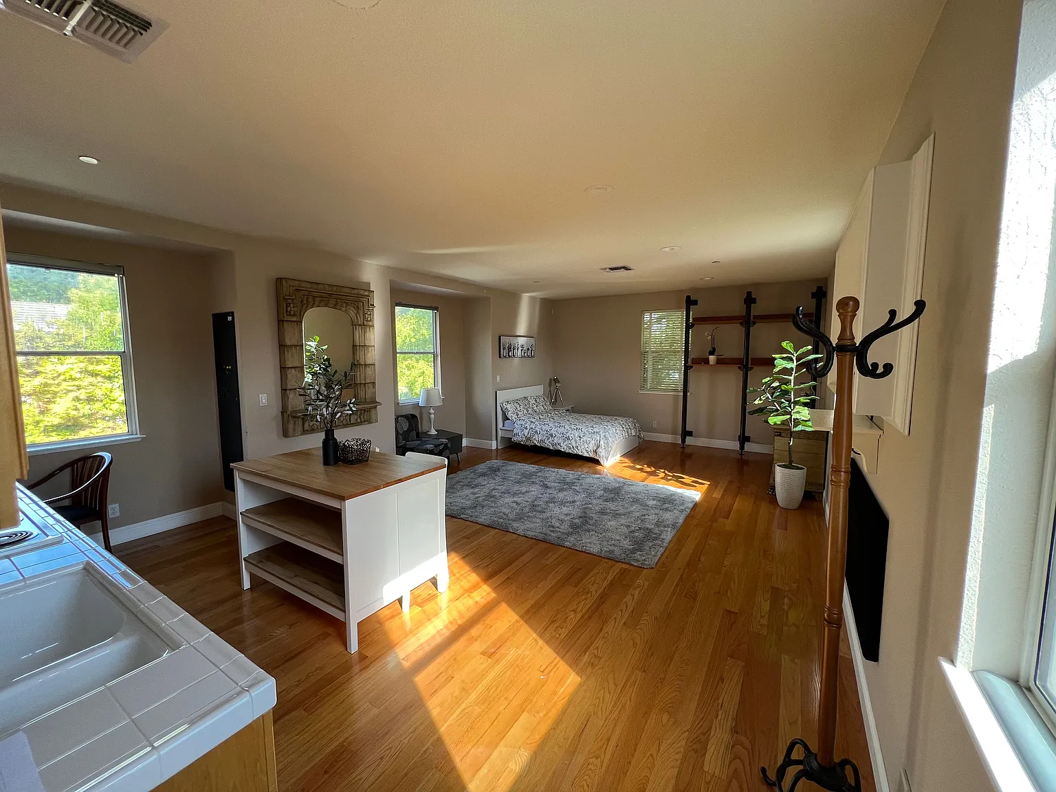 1 bed, 800 sqft, $2,100 — Photo 2