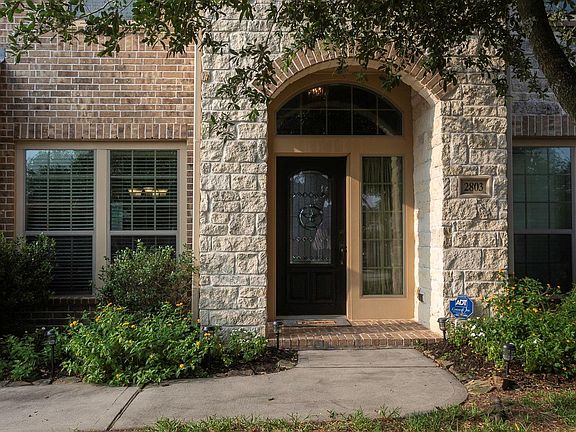 4th image of 2803 Woodland Glen Ln