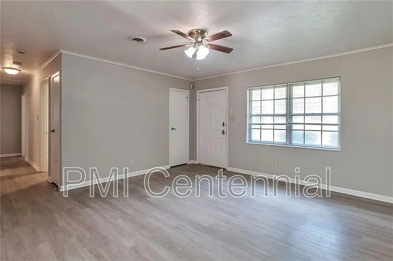 4 bed, 2.0 bath, 1296 sqft, $2,000 — Photo 4