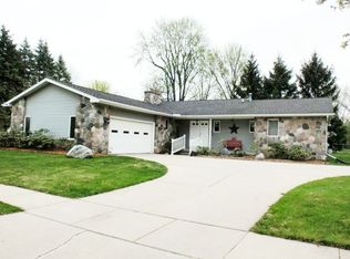 101 Meadow Ln, Midland, MI 48640