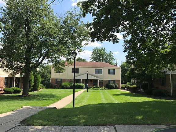 3rd image of 1918 Chaucer Dr Unit C