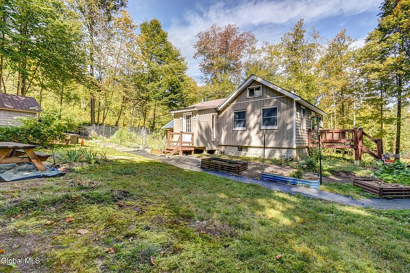 3rd image of 511 Dennie Road