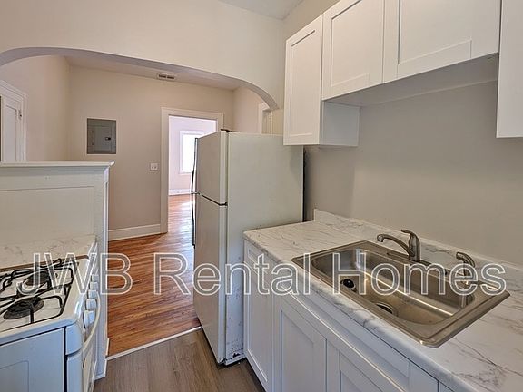 3rd image of 1504 McDuff Ave S APT 9