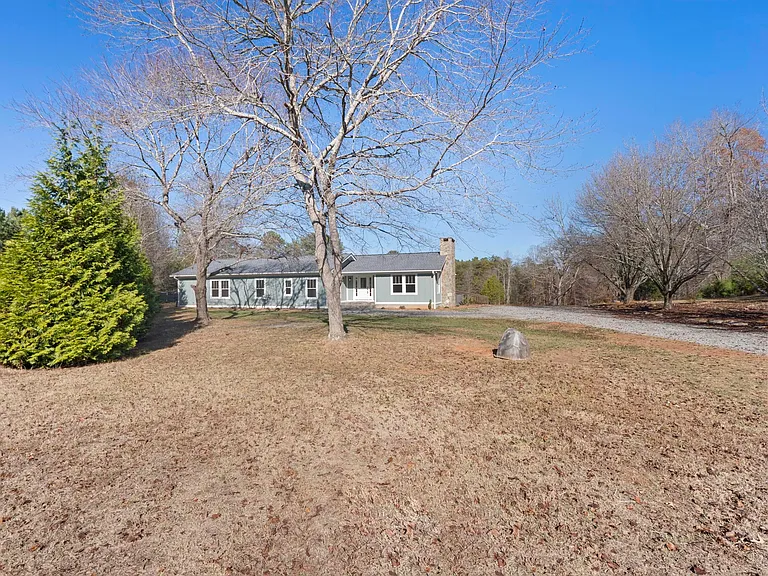 100 Gilbert Rd — Photo 32