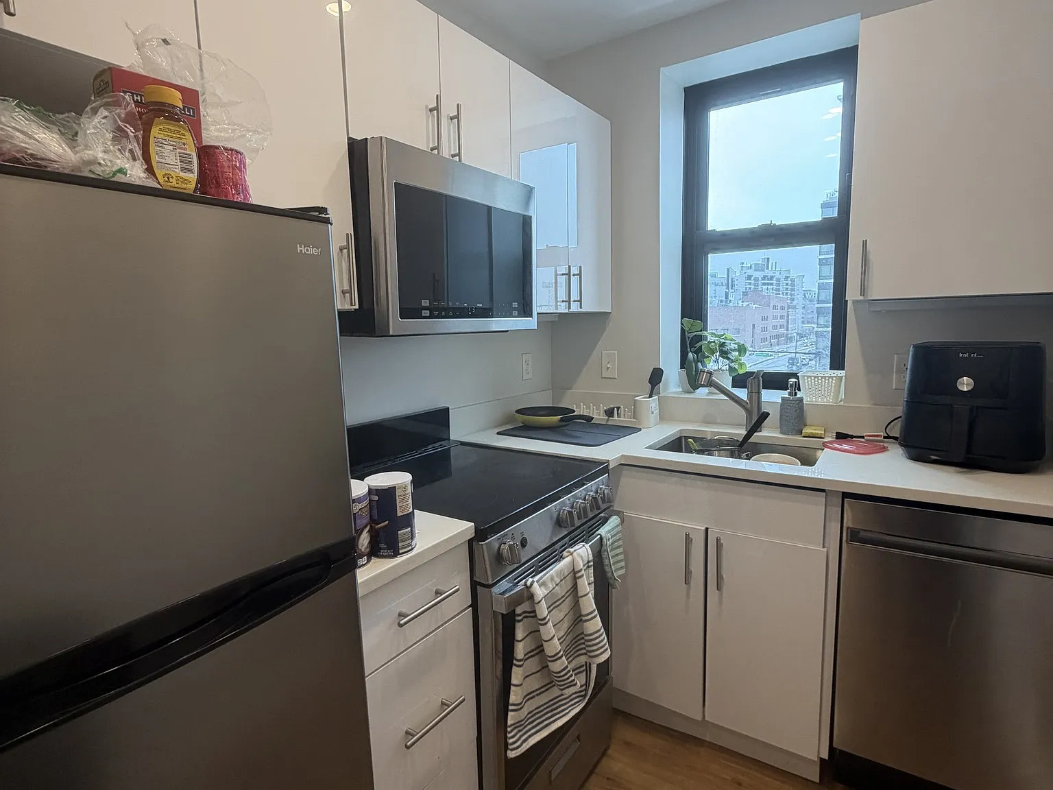 2 bed, 9999 sqft, $3,500 — Photo 2