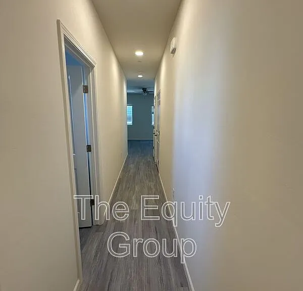 735 S Pinkham #102 — Photo 3