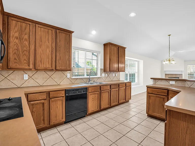 11342 Mansfield Dr — Photo 8