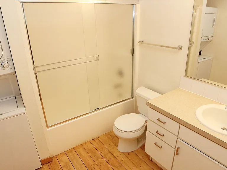 209 W Mulberry St — Photo 10