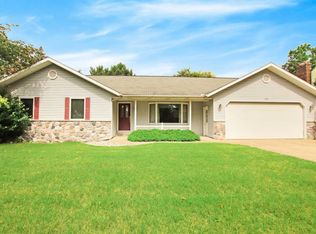 735 Crestview St, Holland, MI 49423