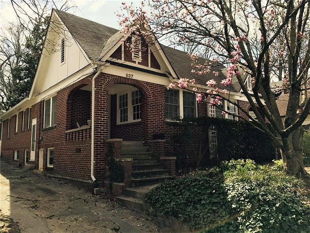 937 Amsterdam Ave NE photo 1