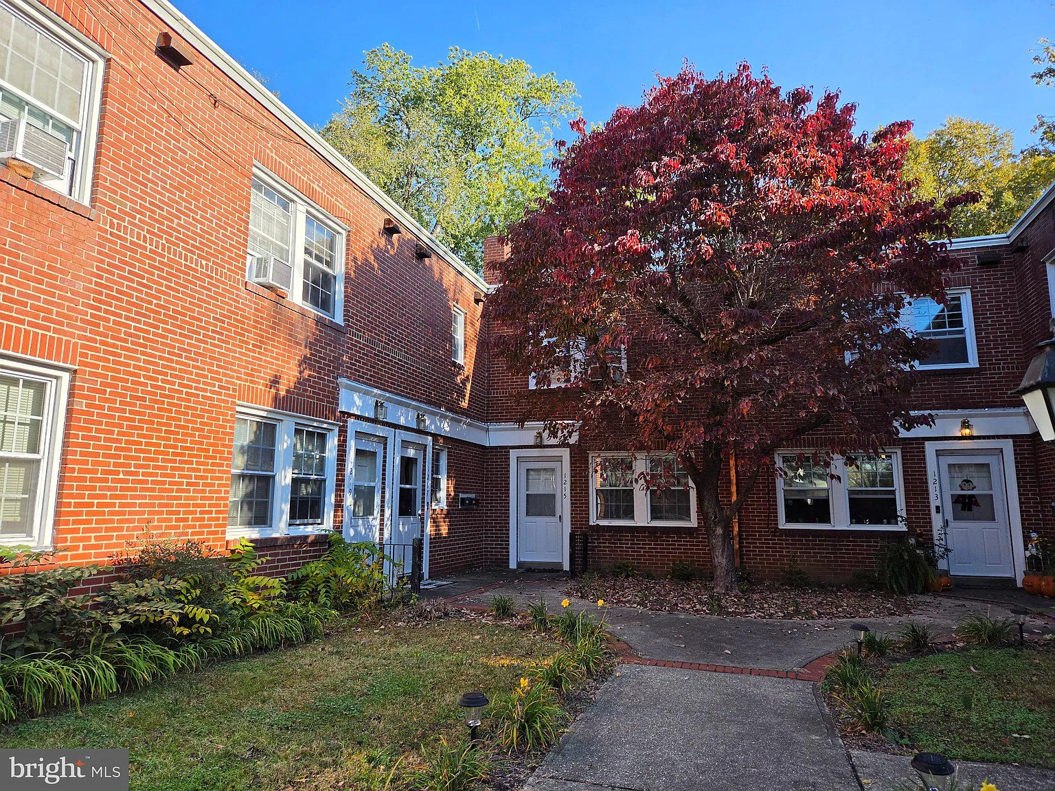 2 bed, 1.0 bath, 900 sqft, $1,550 — Photo 2