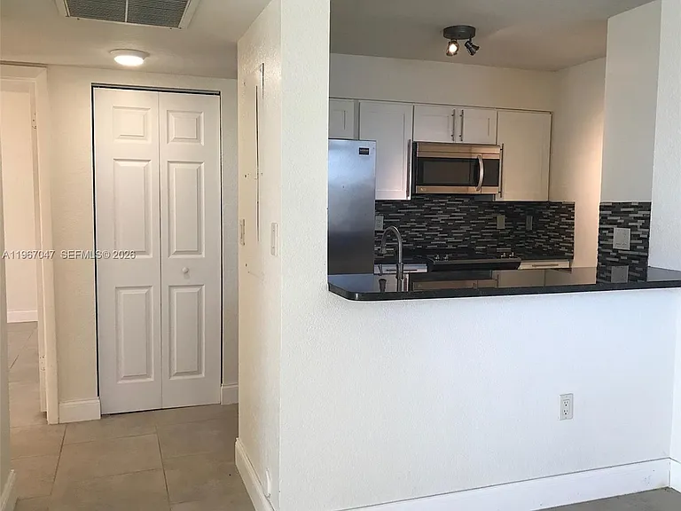 2841 N Oakland Forest Dr — Photo 14