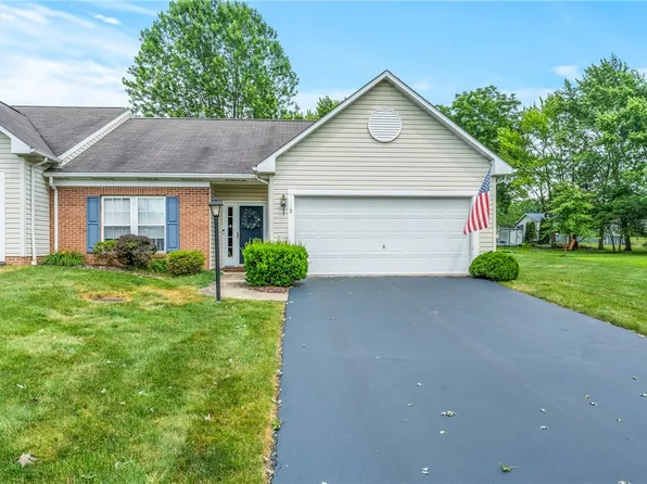 2 Links Dr, New Castle, PA 16101