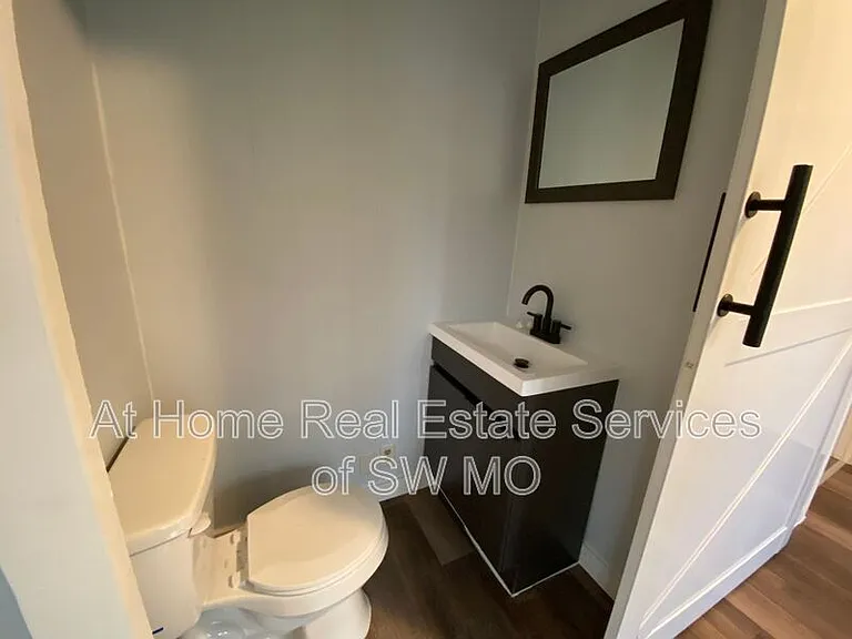 2630 E Cherry St — Photo 8