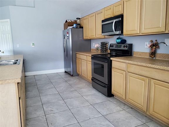 2nd image of 1071 Bluegrass Dr