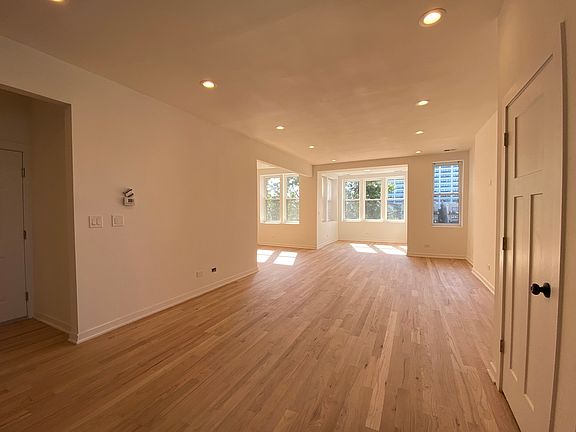 2nd image of 4853 N Kenmore Ave #2