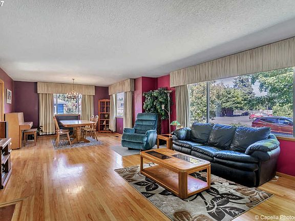 4th image of 135 NE 8th Ave