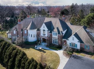 75 Park Ln, Golf, IL 60029