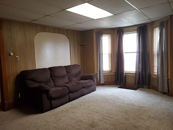 3rd image of 133-135 W Indiana Ave