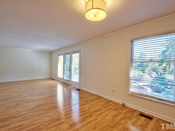 5th image of 1515 E Franklin St APT 15