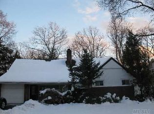 10 Copper Beech Pl, Merrick, NY 11566