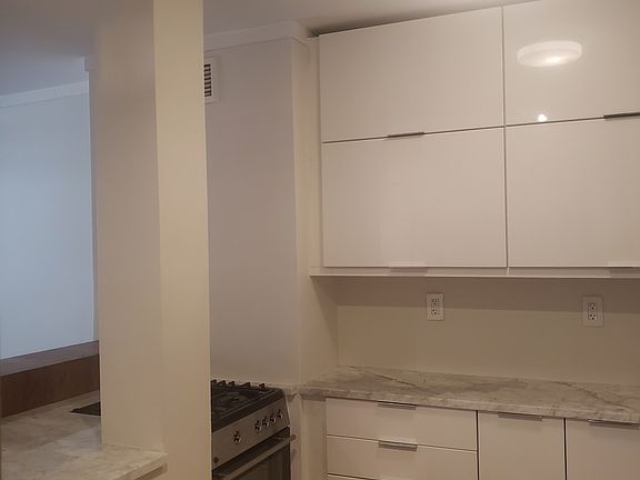 4th image of 200 E 30th St APT 5H