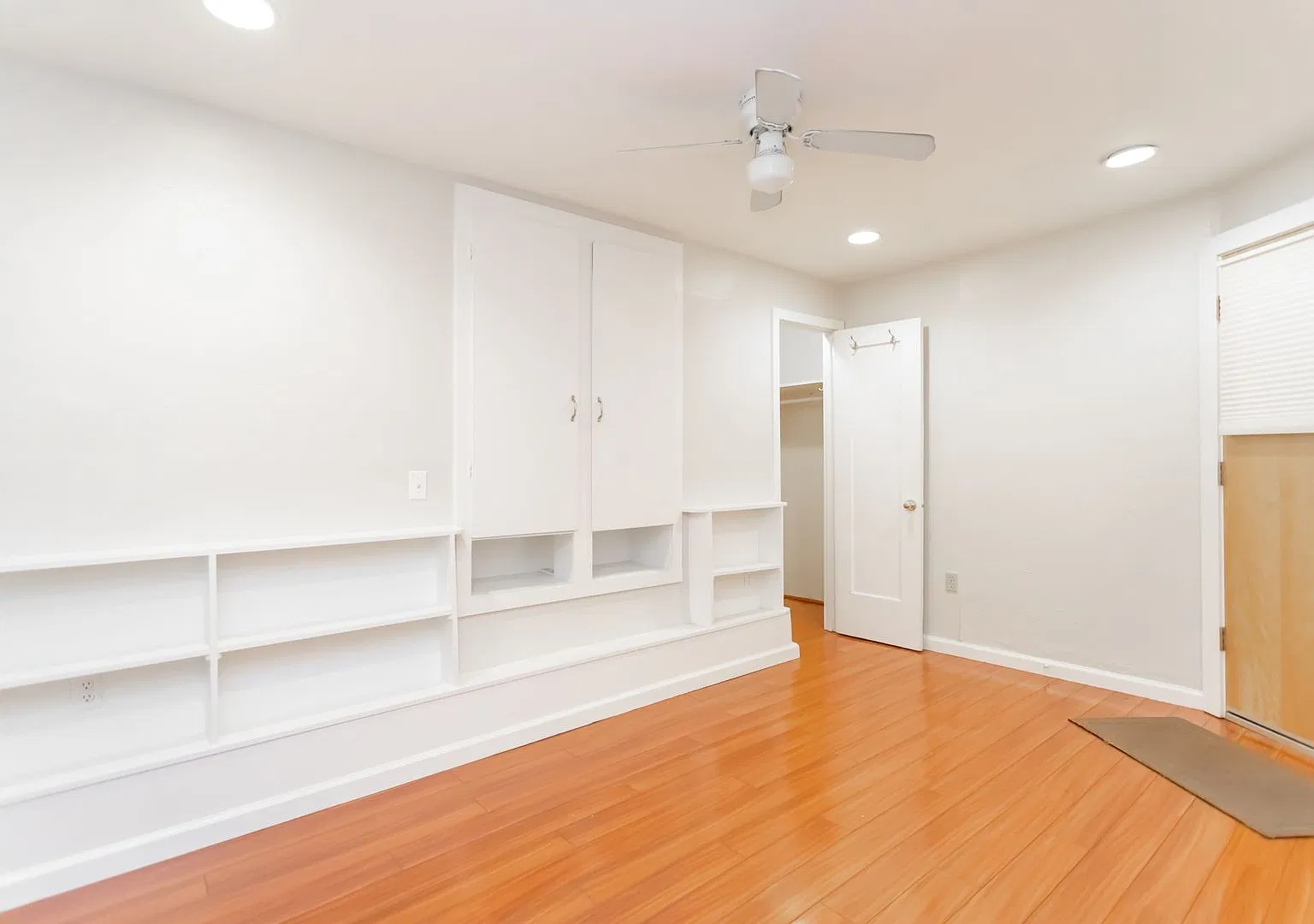 8 Yosemite Avenue — Photo 3